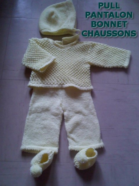 pull, pantalon, bonnet, chaussons